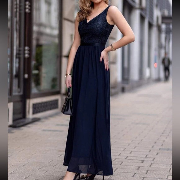 COPY - Luxe contrast lace chiffon formal dress - Picture 10 of 14